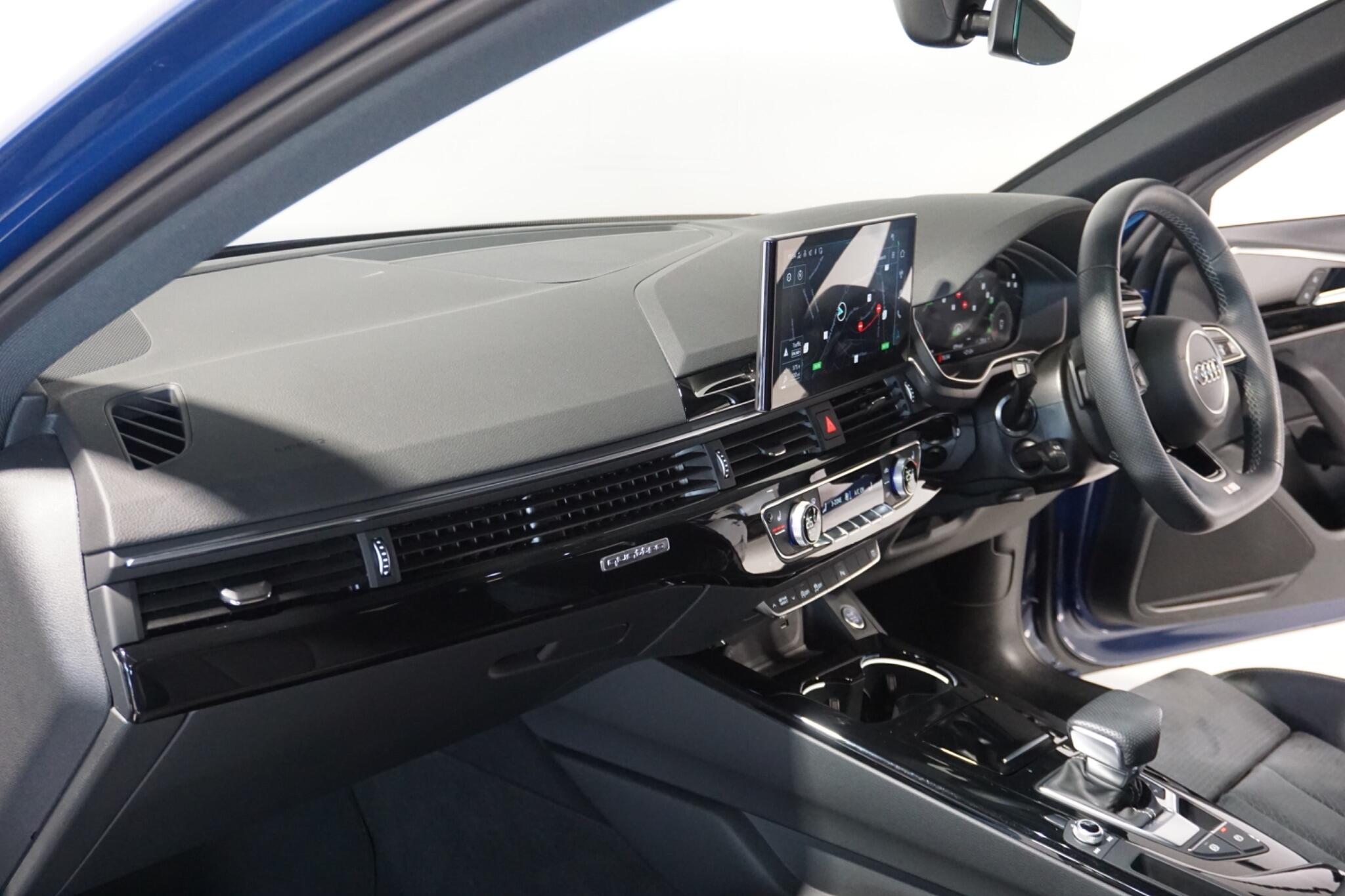 Audi A4 2.0 TDI 40 Black Edition Saloon 4dr Diesel S Tronic quattro Euro 6 (s/s) (204 ps)